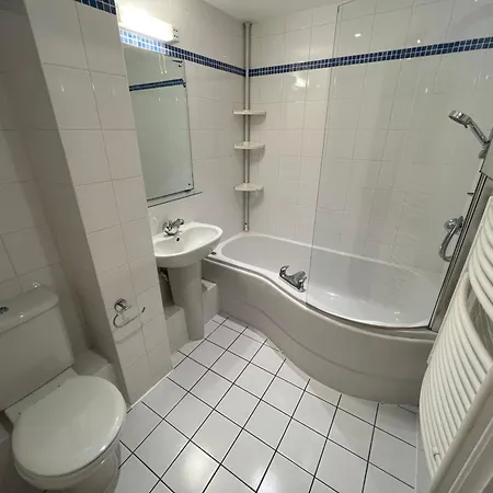 Apartment 1 Bed Next To Train Station City Centre *